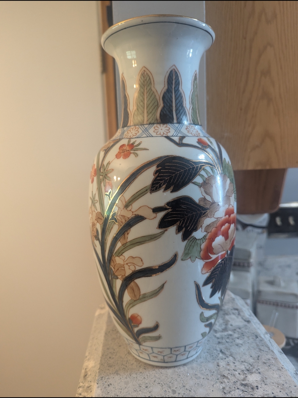 Beautiful Gold Leaf Accented Floral Pattern 12" Asian Porcelain Vase VGC
